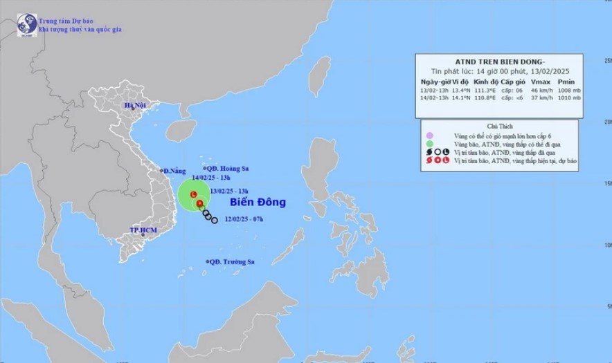 Áp thấp nhiệt đới trên khu vực Biển Đông di chuyển chậm, biển động mạnh