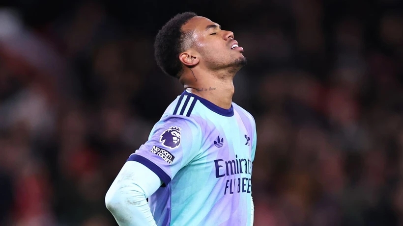 Bảng xếp hạng Premier League: Arsenal 'đầu hàng' Liverpool