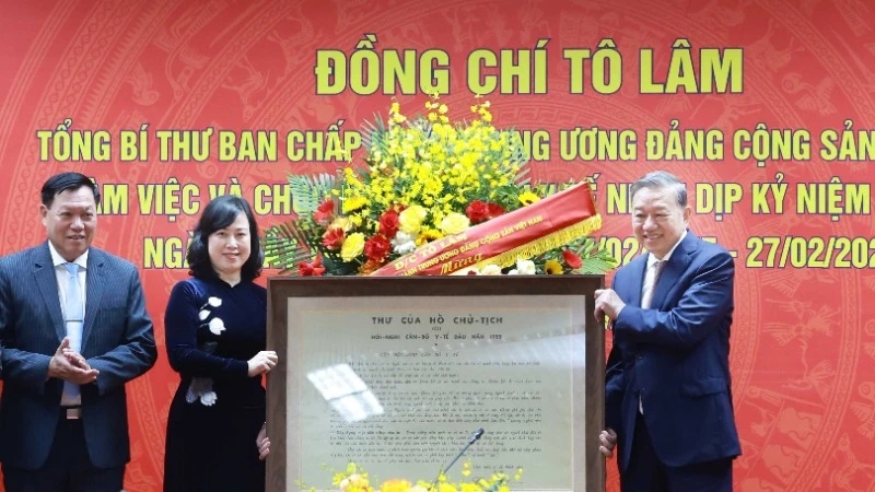 Đổi mới tư duy về lĩnh vực y tế, chú trọng công tác phòng bệnh và chăm sóc sức khỏe nhân dân