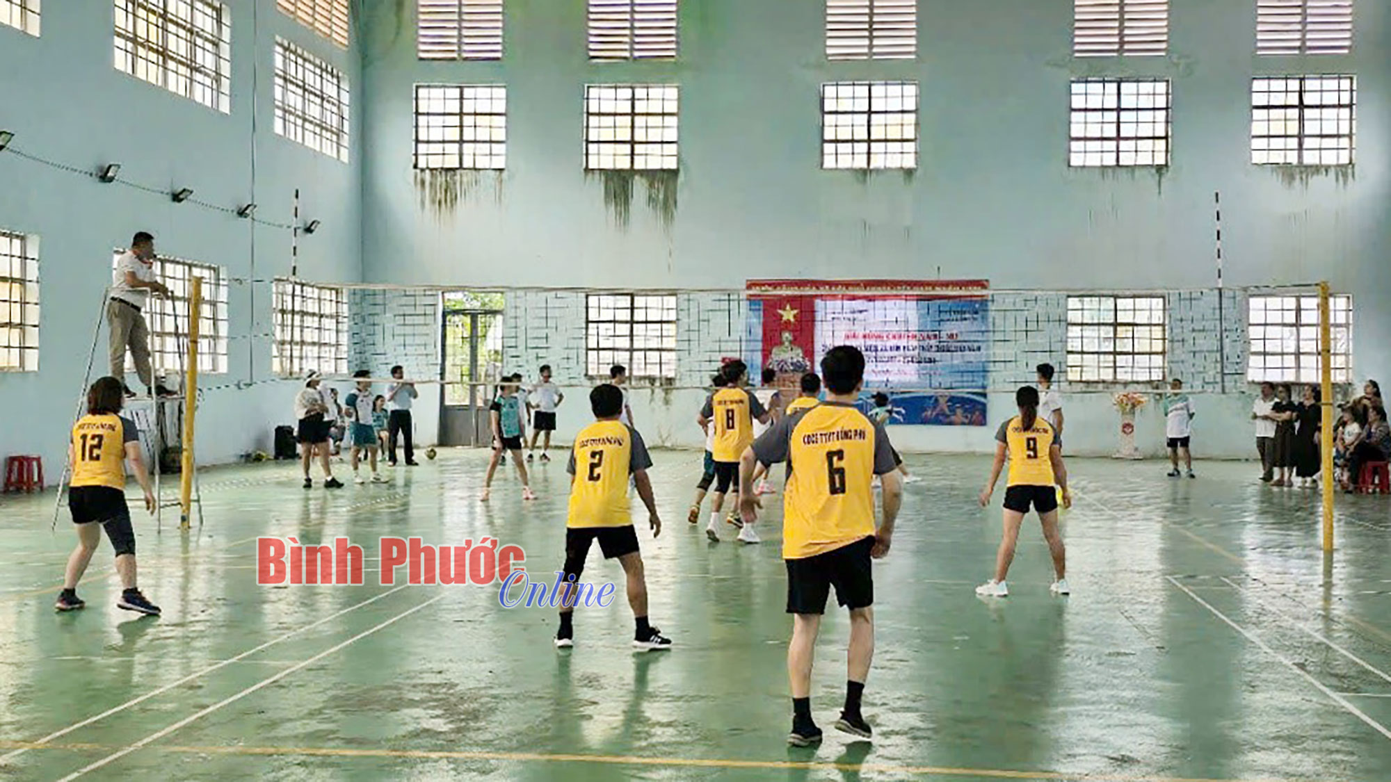 Giải bóng chuyền nam - nữ chào mừng 70 năm Ngày Thầy thuốc Việt Nam