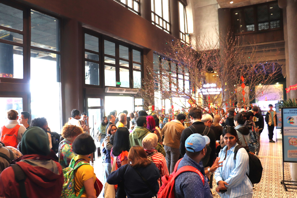 Hạ Long hút khách đầu năm mới