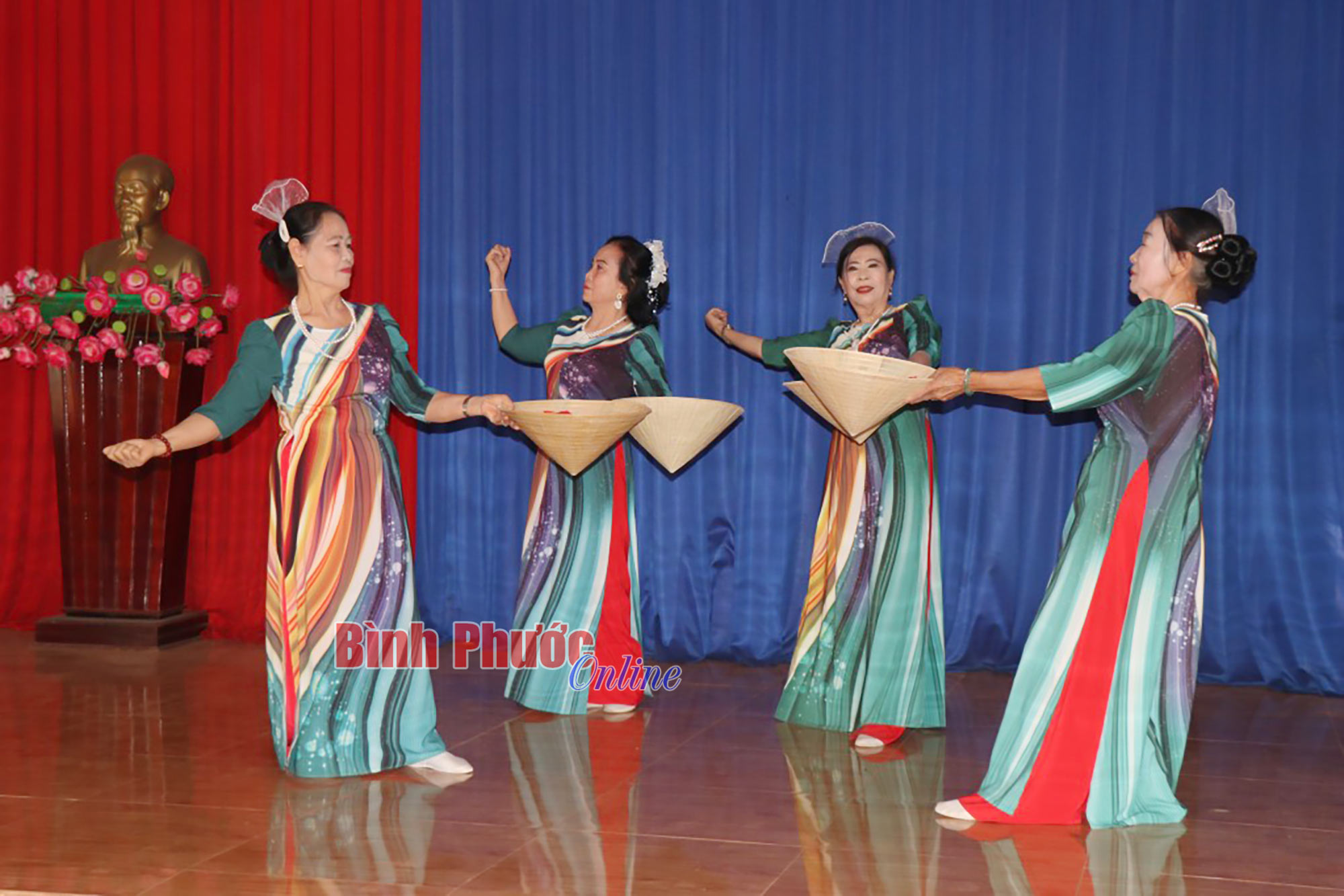 'Mái nhà chung' của người yêu thơ