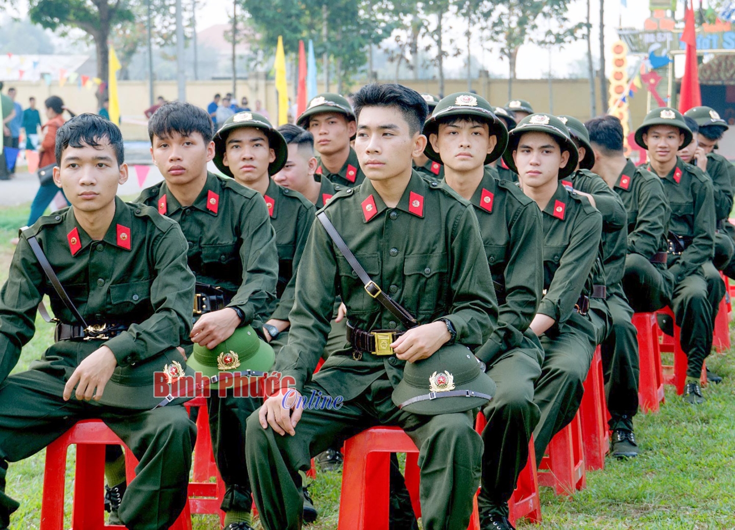 Mùa xuân trẩy hội tòng quân