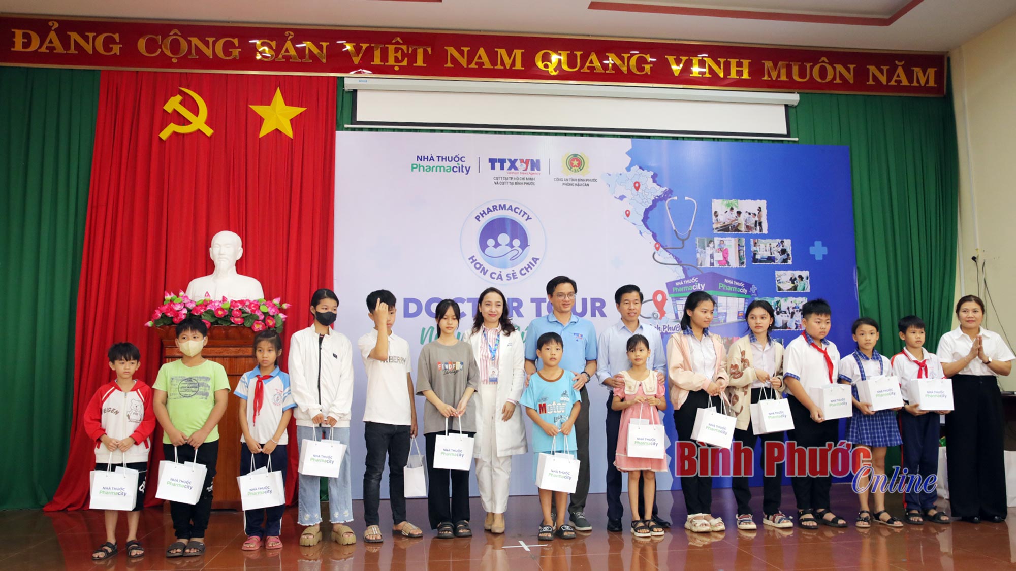 'Ngày hội sức khỏe' đến với người dân Tân Phú