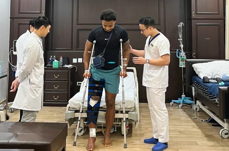 Nguyễn Xuân Son và Hồ Tấn Tài nỗ lực hồi phục sau phẫu thuật chấn thương