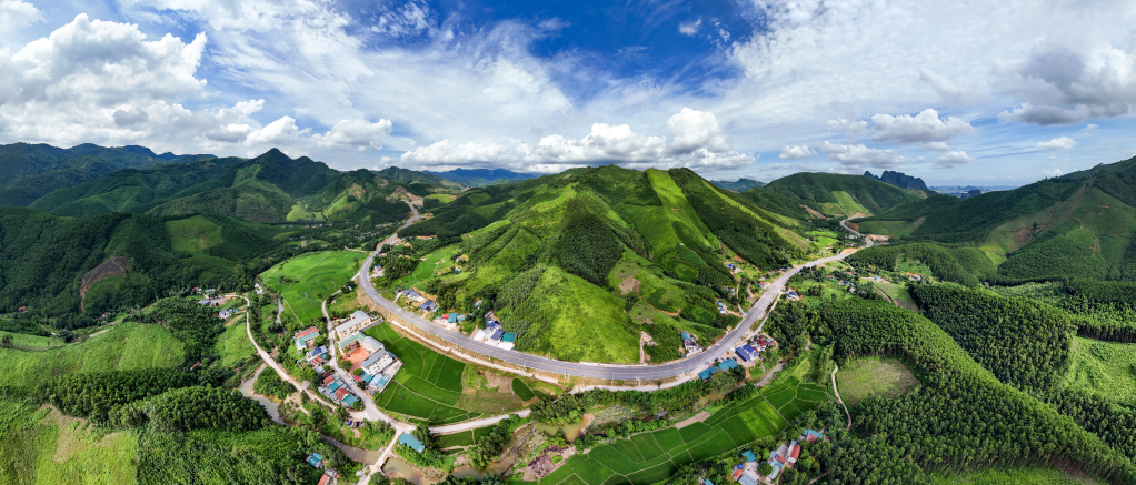 Những cung đường mang hơi thở mùa xuân