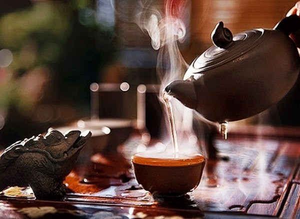Tách trà kết nối tình thâm