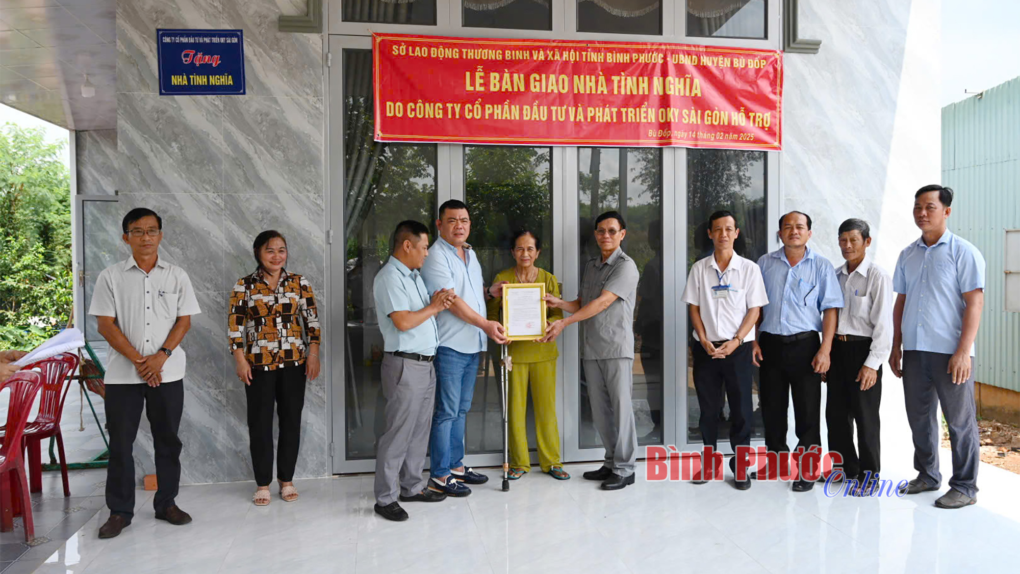 Tặng nhà tình nghĩa cho người có công