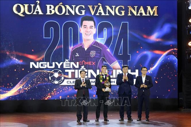 Tiến Linh và Thùy Trang giành giải Quả bóng vàng Việt Nam năm 2024