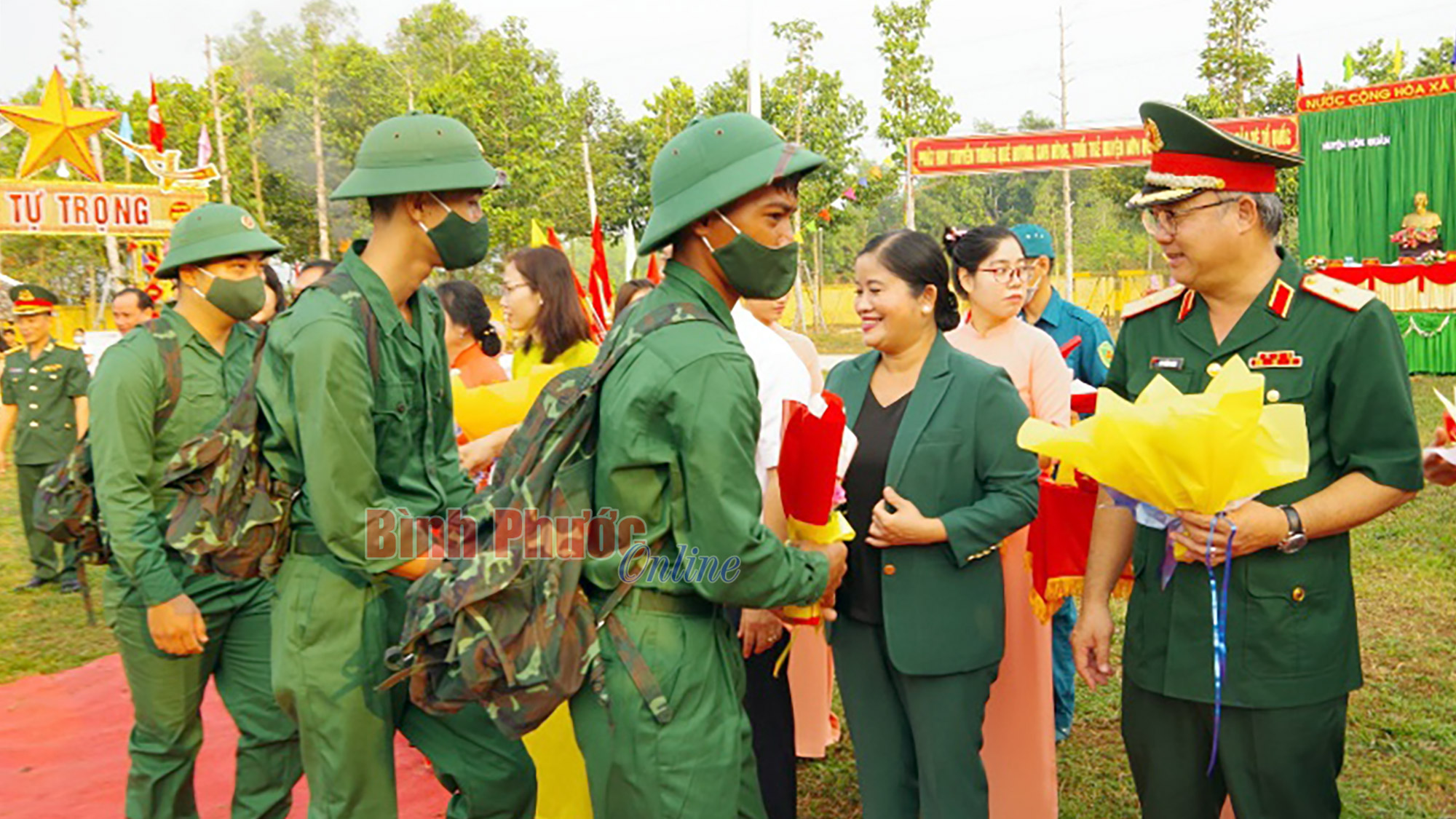 Tự hào tiếp bước cha anh