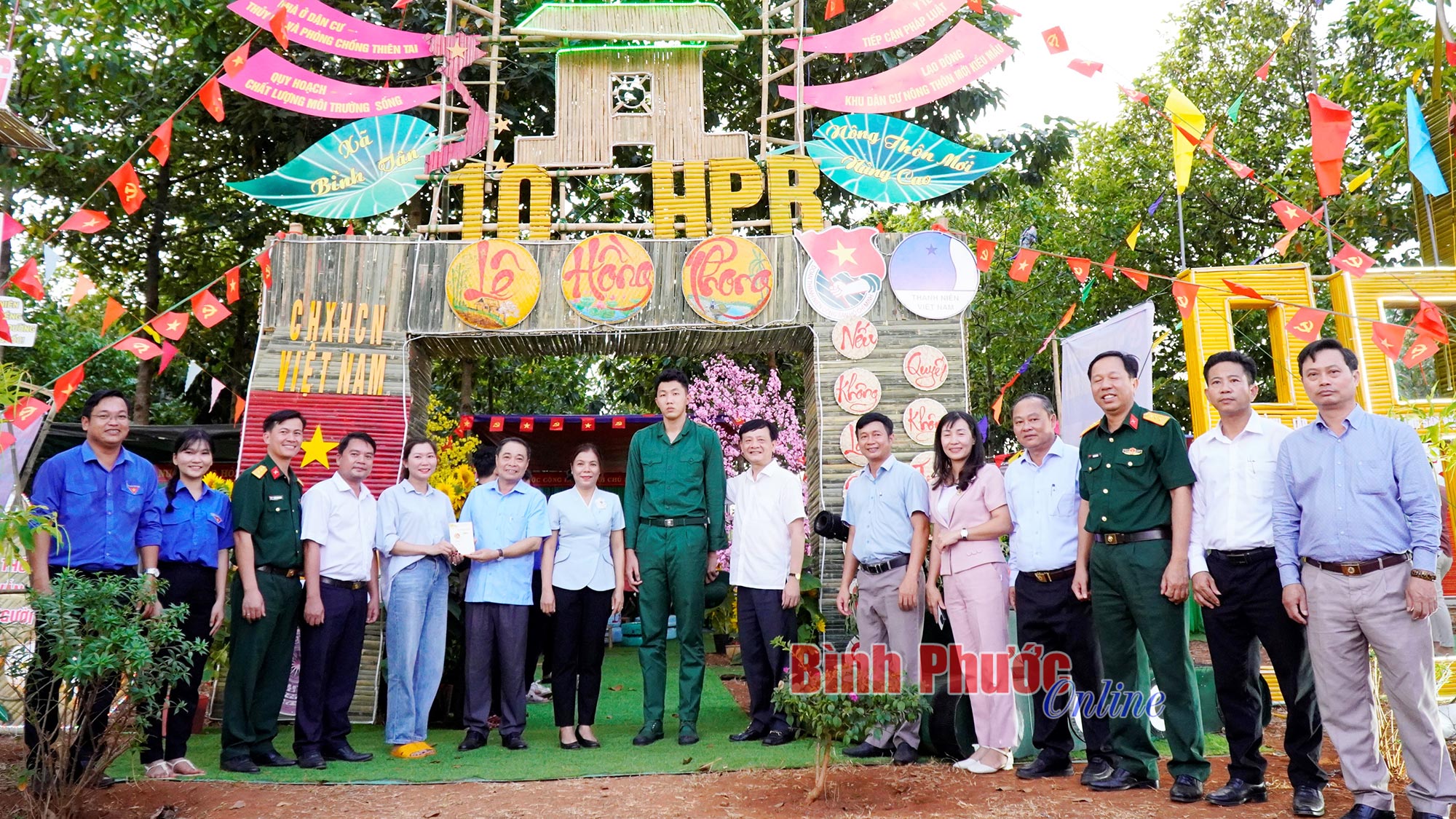 Vận động viên bóng chuyền quốc gia tình nguyện nhập ngũ