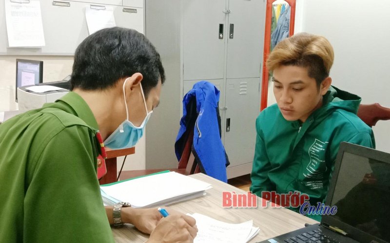 Bắt 2 đối tượng chuyên dùng thủ đoạn giả vờ mua hàng trộm cắp tài sản