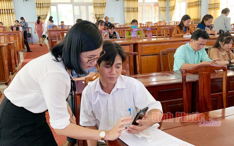 Bù Đăng: Tuyên truyền, hướng dẫn cài đặt ứng dụng bảo hiểm xã hội số VssID