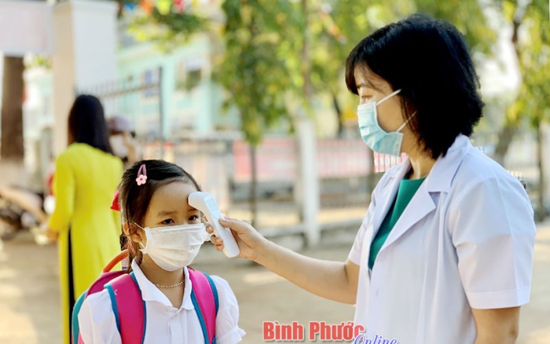 Đề cao phòng dịch trong ngày đầu học sinh trở lại trường