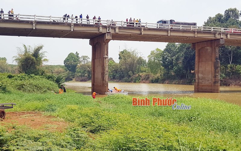 Để lại thư tuyệt mệnh và xe mô tô, người đàn ông nhảy cầu Nha Bích tự tử