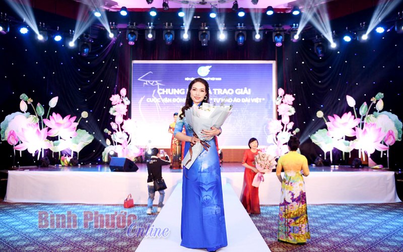 Hạnh phúc với di sản áo dài