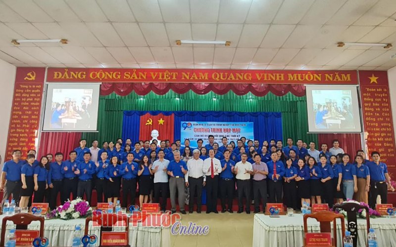Họp mặt cán bộ Đoàn khối cơ quan và doanh nghiệp qua các thời kỳ