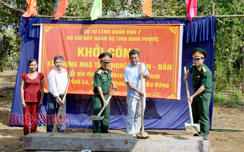 Khởi công xây dựng nhà tình nghĩa quân - dân