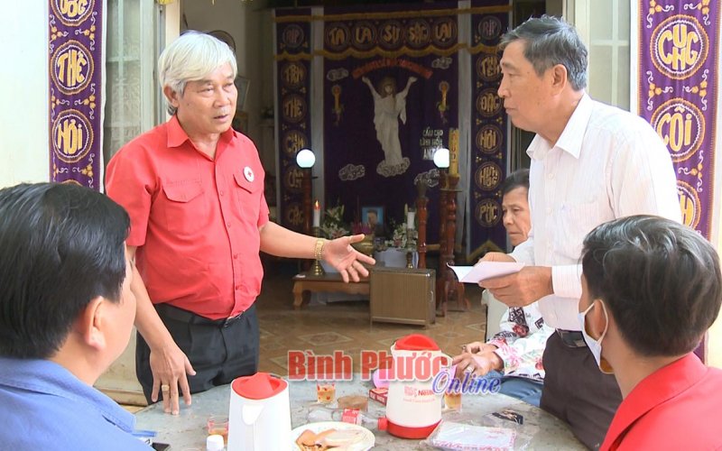 Lãnh đạo tỉnh thăm, trao tiền hỗ trợ 2 gia đình nạn nhân tử vong do tai nạn lao động