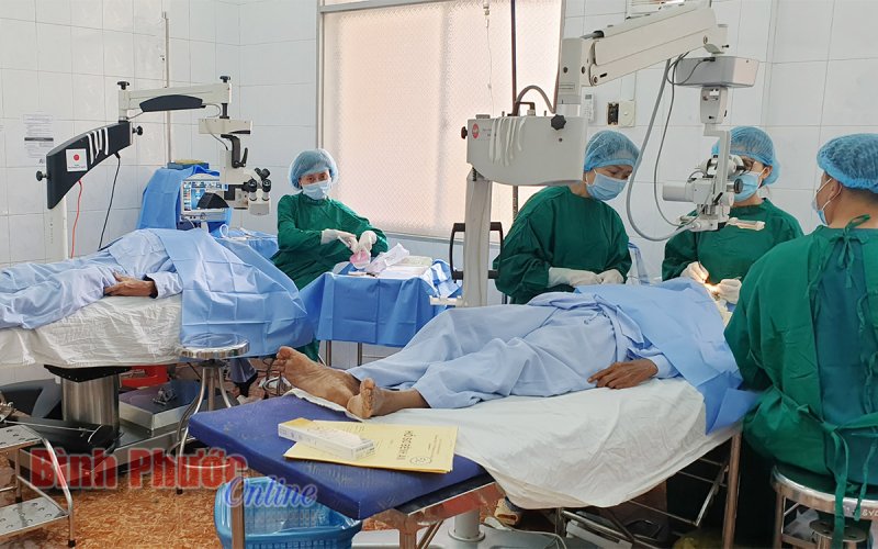 Mang ánh sáng đến 78 bệnh nhân nghèo huyện Lộc Ninh