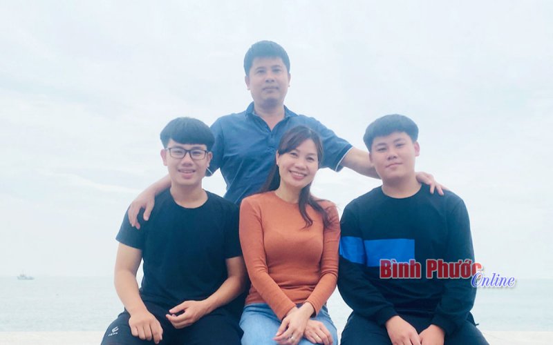 Nữ giáo viên làm tròn “hai vai”