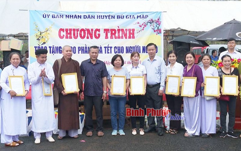 &ETH;ồng b&agrave;o c&aacute;c t&ocirc;n gi&aacute;o đo&agrave;n kết thi đua y&ecirc;u nước