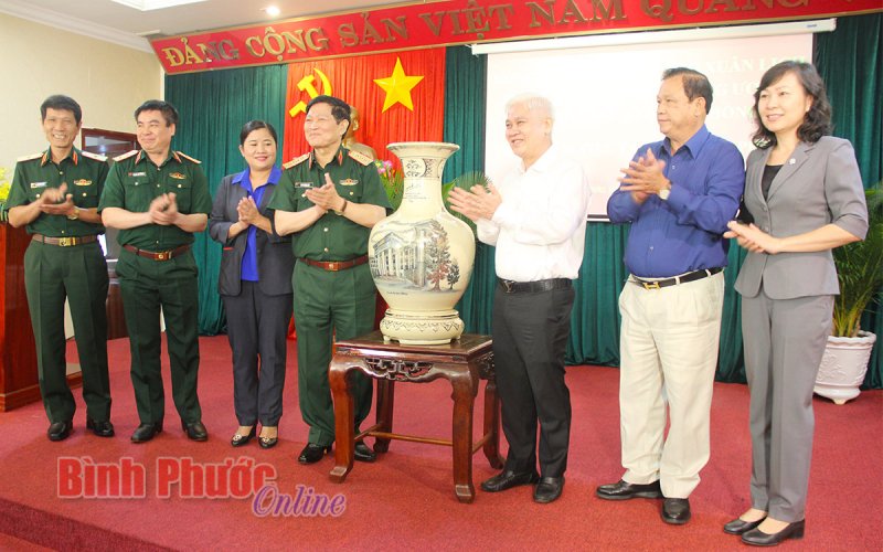 Phải gắn phát triển kinh tế - xã hội với nhiệm vụ quốc phòng - an ninh