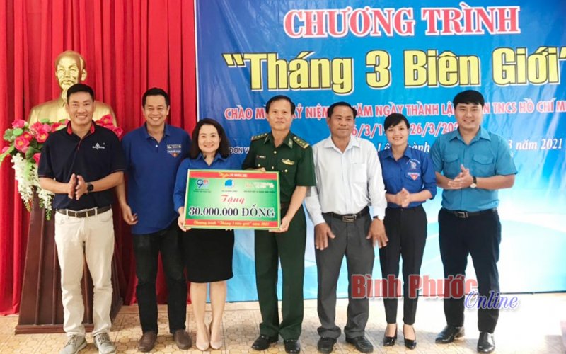 Sôi nổi các hoạt động “Tháng 3 biên giới” 