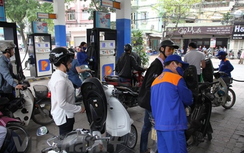 Tăng gần 800 đồng, giá xăng RON 95-III vượt 18.800 đồng mỗi lít