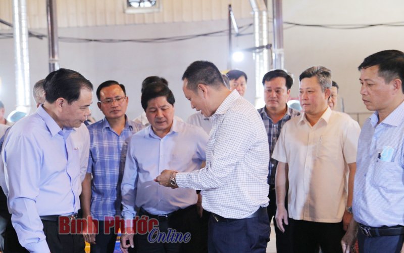 Thăm doanh nghiệp ở Bình Phước, Bộ trưởng Bộ NN&PTNT Nguyễn Xuân Cường: Tiếp tục chế biến sâu để tăng giá trị