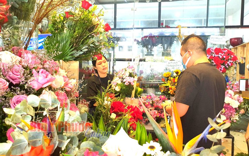 Thị trường hoa ngày 8-3 hút khách 