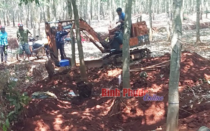 Tiếp tục phát hiện, cất bốc thêm 8 hài cốt liệt sĩ tại ấp Măng Cải