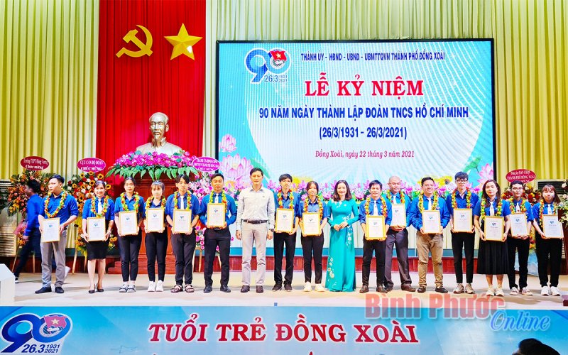 Đồng Xoài tuyên dương 25 đoàn viên, thanh niên và giáo viên trẻ tiêu biểu