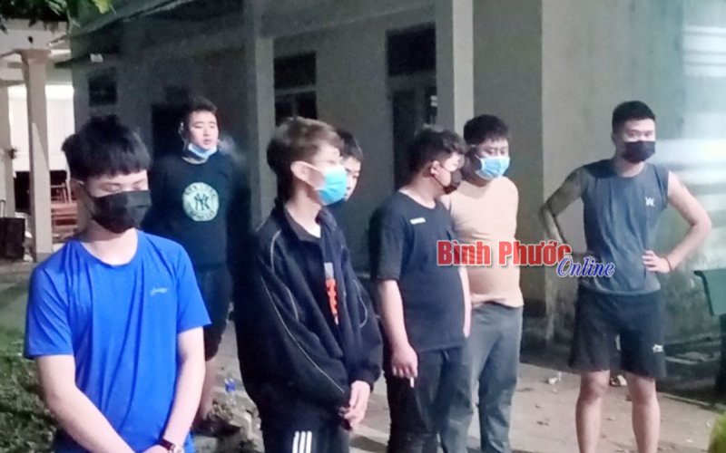 Trục xuất 9 người Trung Quốc nhập cảnh trái phép  