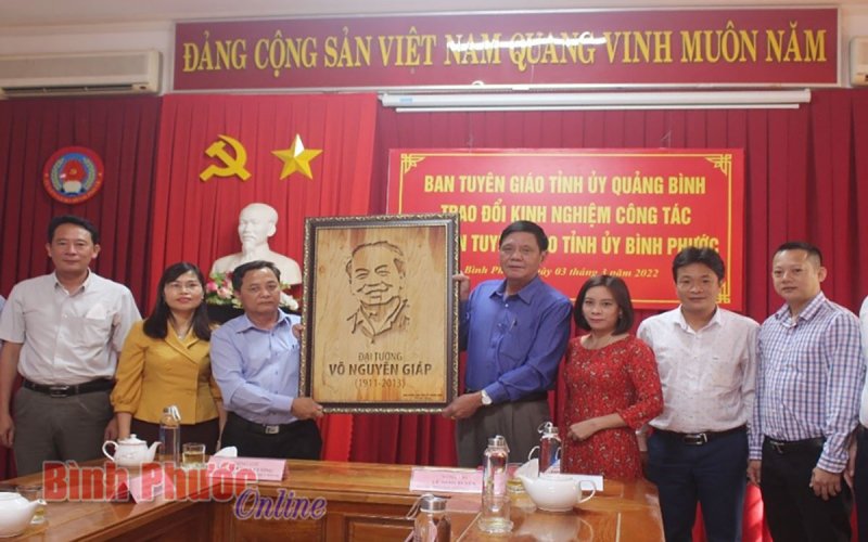 Ban Tuyên giáo Tỉnh ủy Quảng Bình trao đổi kinh nghiệm tại Bình Phước