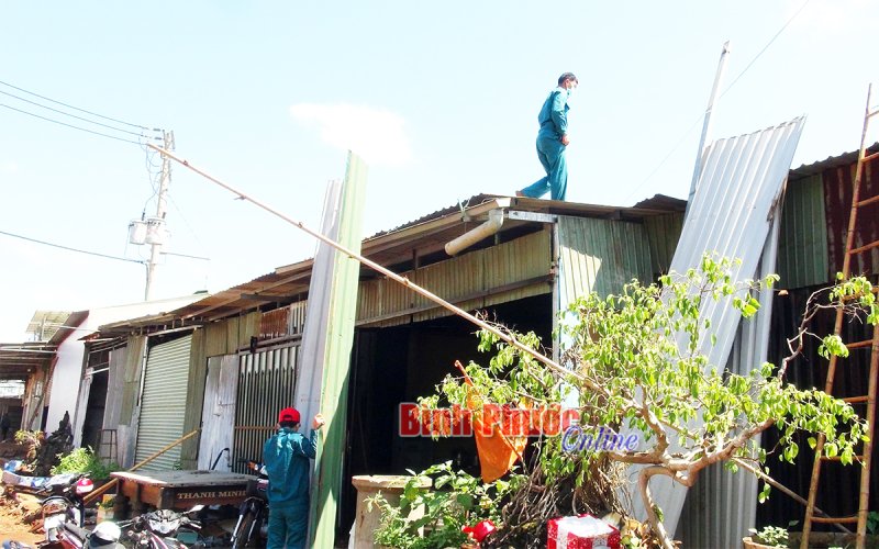 Bù Gia Mập: Ước thiệt hại 550 triệu đồng do lốc xoáy