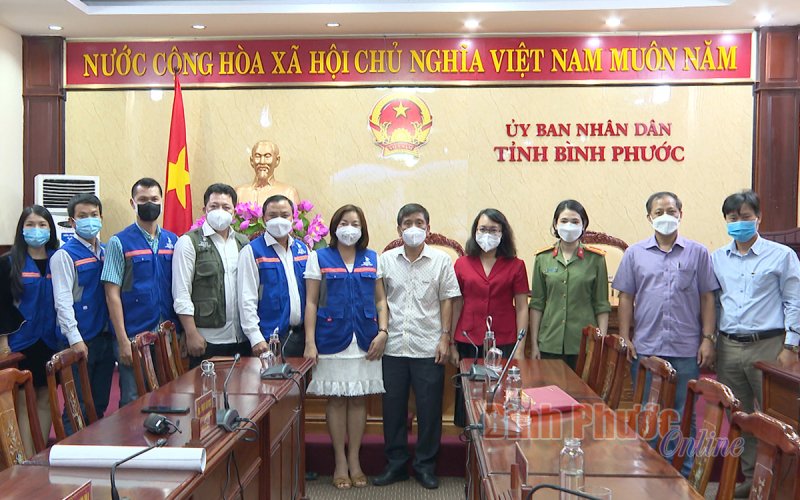 Câu lạc bộ Doanh nhân 2030 hỗ trợ hơn 789 triệu đồng cho học sinh và trường học huyện Hớn Quản