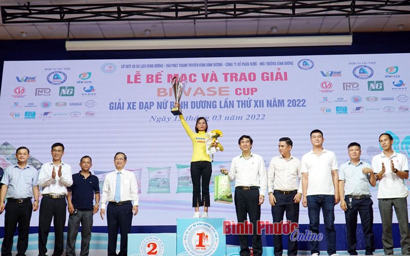 Chặng cuối giải xe đạp nữ Bình Dương 2022: Ê kíp chủ nhà bảo vệ thành công Áo Vàng