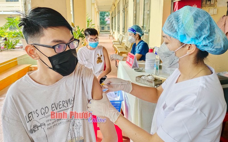 Đẩy mạnh tiêm vắc xin và phòng, chống dịch Covid-19