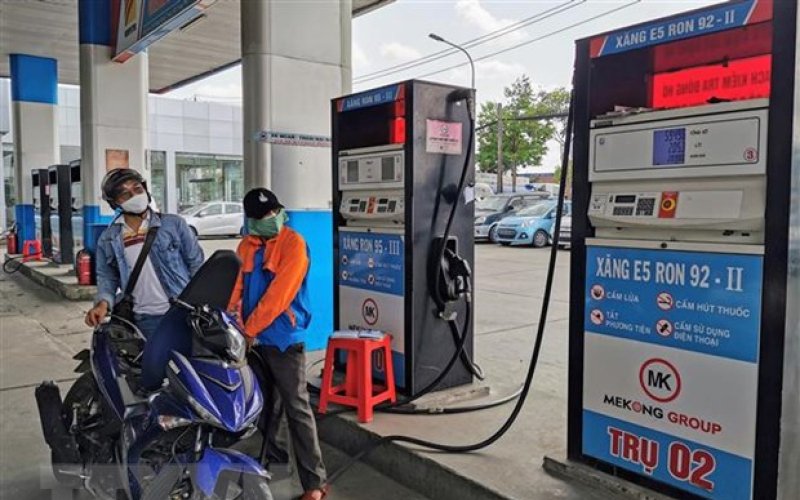 Điều hành giá xăng dầu bám sát giá thị trường thế giới