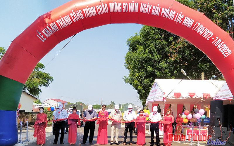 Khánh thành tuyến đường giao thông chào mừng kỷ niệm 50 năm Ngày giải phóng Lộc Ninh