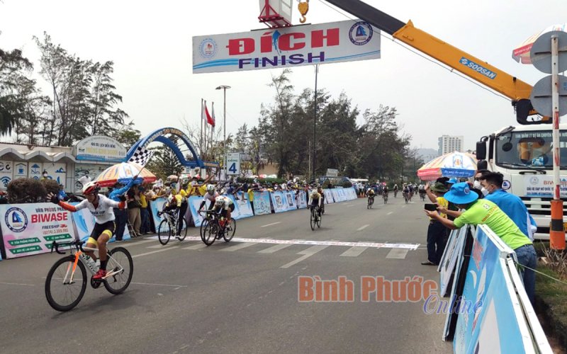 Lâm Thị Thùy Dương nhất chặng 9, giải đua xe đạp nữ Bình Dương