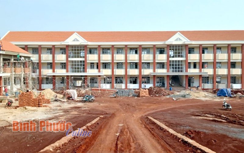 Lộc Ninh gấp rút hoàn thành các công trình chào mừng ngày giải phóng