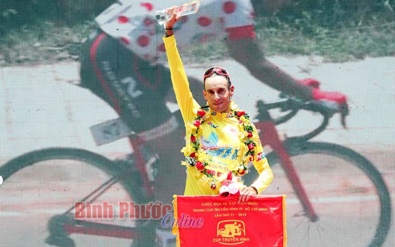 Ngoại binh Javier Perez té gãy xương, rời khỏi cuộc đua