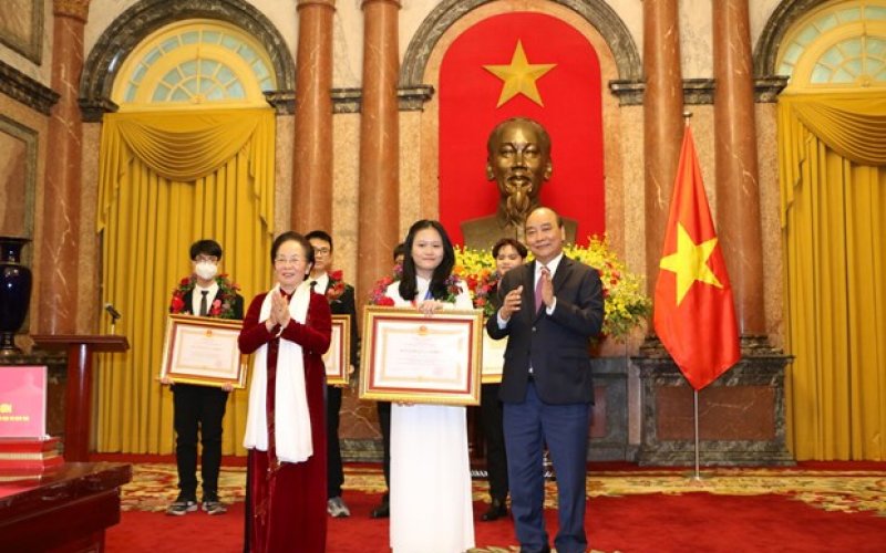 Nữ sinh đa tài và tấm huy chương vàng Olympic Hóa học quốc tế