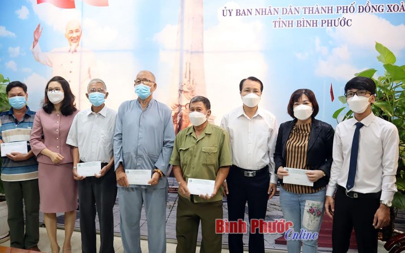 Quỹ Thiện tâm Tập đoàn VinGroup tặng quà các thương, bệnh binh trong tỉnh