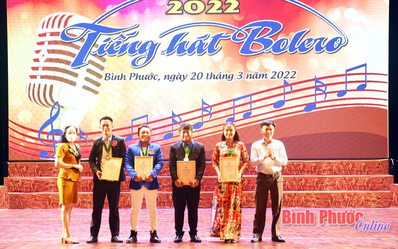 Trao 2 bộ huy chương cuộc thi Tiếng h&aacute;t Bolero - s&acirc;n chơi t&igrave;m kiếm t&agrave;i năng tỉnh B&igrave;nh Phước năm 2022