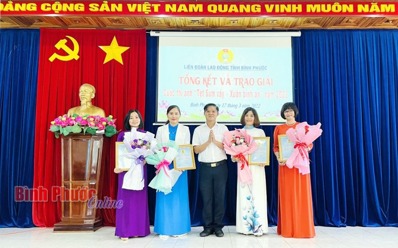 Trao giải cuộc thi ảnh “Tết sum vầy - Xuân bình an” năm 2022