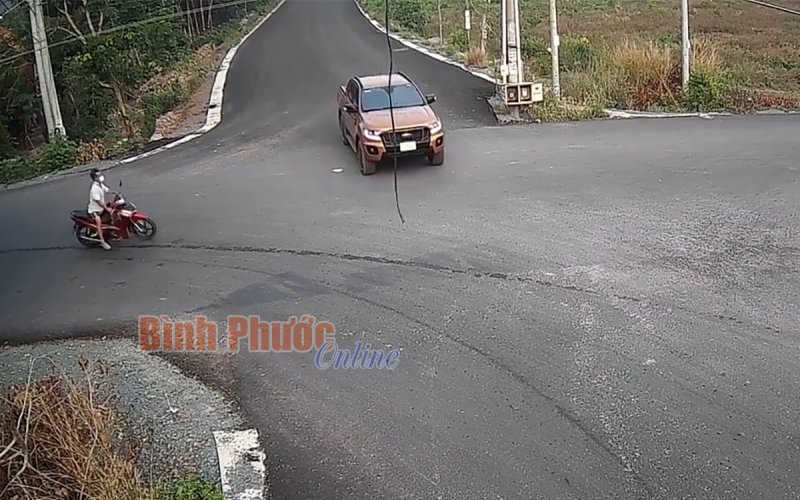 Va chạm mô tô và xe ô tô: 1 người tử vong 