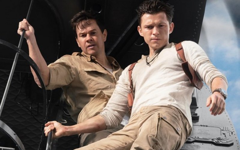 Việt Nam cấm chiếu phim 'Thợ săn cổ vật' v&igrave; c&oacute; 'đường lưỡi b&ograve;'